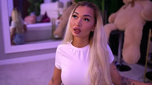 SashaFerrera online show from September 19, 2025, 6:41 pm