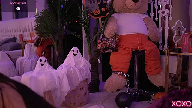 SashaFerrera online show from October 31, 2025, 7:48 pm