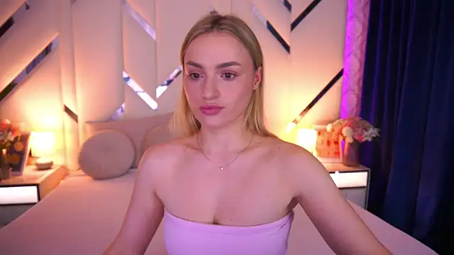 LindsieGreyy online show from June 5, 2026, 2:12 pm