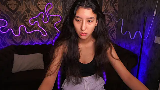 CharmMocco online show from February 11, 2025, 7:23 am