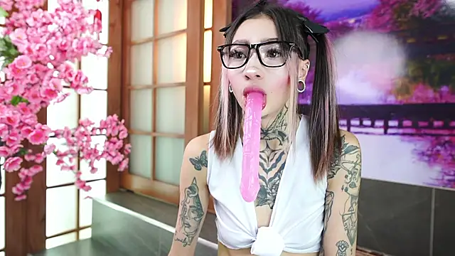 miss   angel online show from December 18, 2025, 6:47 pm