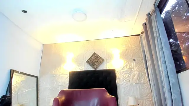 ChanelleJohnson  online show from January 5, 2026, 9:18 pm