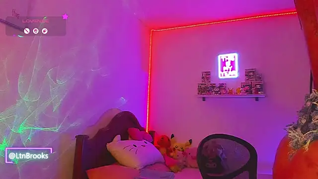 Annaa Brooks online show from December 18, 2025, 9:10 pm