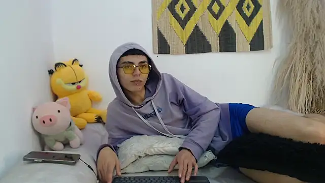 MaikyCooper online show from March 4, 2025, 7:08 am