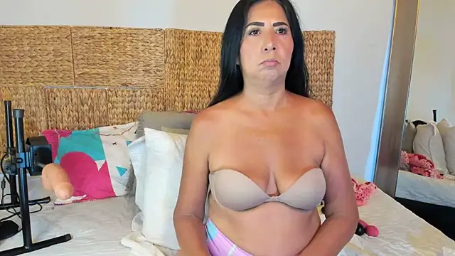 Jackiehmilf52 online show from June 5, 2026, 1:17 pm