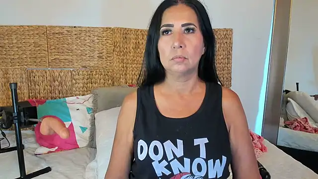 Jackiehmilf52 online show from June 6, 2026, 1:27 pm