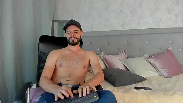 Luke Diaz7 online show from March 6, 2025, 5:46 am