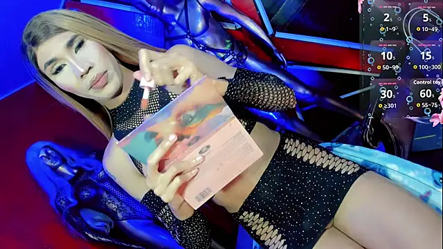 emelly horny  online show from November 11, 2025, 7:14 pm