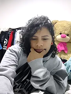 saralovens online show from November 2, 2025, 1:41 am