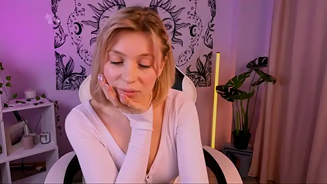 EllySunlover online show from March 21, 2025, 9:56 am