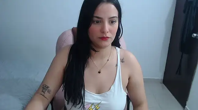 Snapshot of atenea_02_love chatting on February 27, 2025, 2:32 am atenea 02 love online show from February 27, 2025, 2:32 am