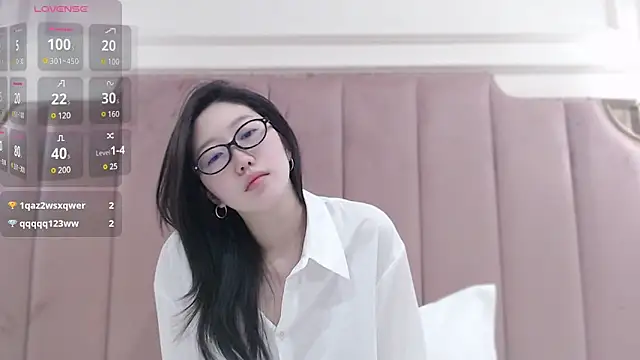 linlinnnnn online show from February 21, 2025, 3:23 am