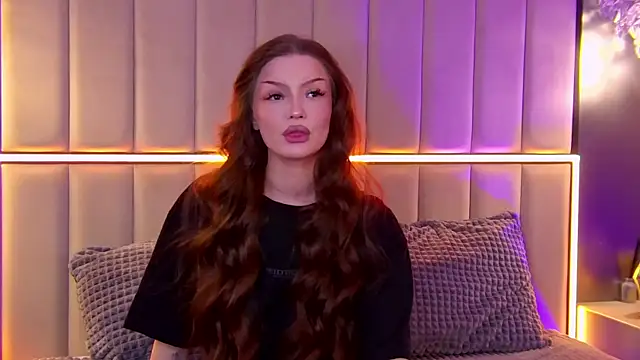 AlexaBright online show from November 17, 2025, 7:41 pm