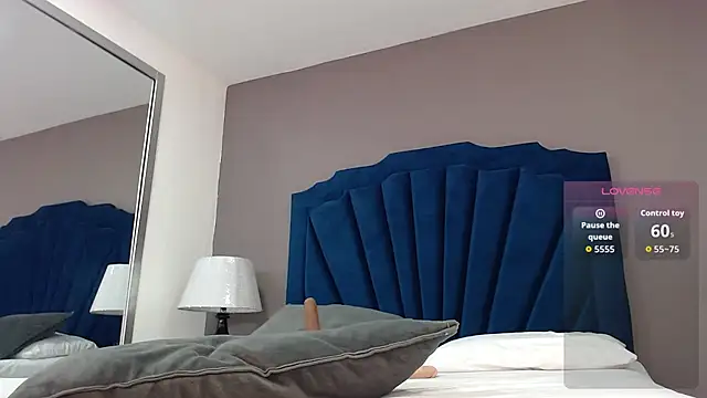 KatiaFosterr online show from November 14, 2025, 12:15 pm