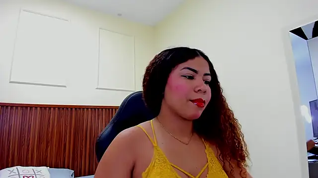 MELINAMARTINS online show from March 20, 2025, 7:35 pm