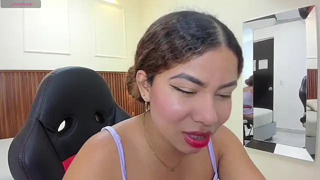 MELINAMARTINS online show from September 22, 2025, 4:42 pm