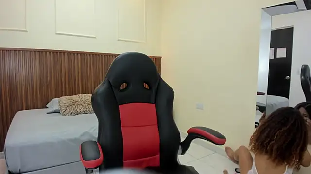 MELINAMARTINS online show from October 2, 2025, 7:32 pm