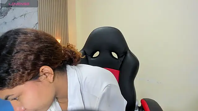 MELINAMARTINS online show from January 13, 2026, 8:36 pm