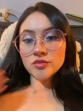 Snapshot of ValentinaOrtiz3 chatting on September 29, 2025, 12:27 am ValentinaOrtiz3 online show from September 29, 2025, 12:27 am