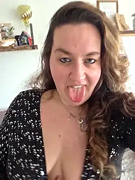 Snapshot of justtess chatting on January 6, 2026, 9:02 am justtess online show from January 6, 2026, 9:02 am