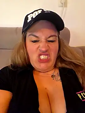 Snapshot of justtess chatting on February 9, 2026, 7:18 pm justtess online show from February 9, 2026, 7:18 pm