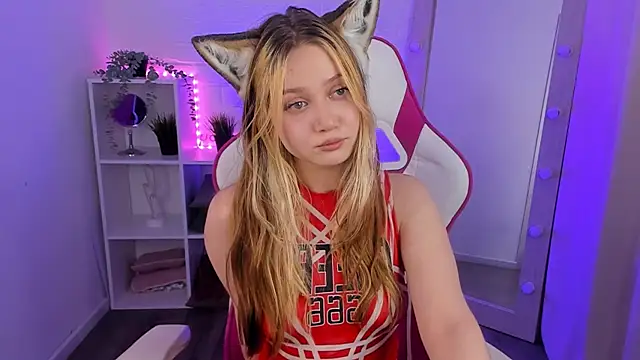 Snapshot of SweetieAngela chatting on October 19, 2025, 2:18 pm SweetieAngela online show from October 19, 2025, 2:18 pm
