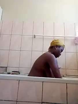 Coco Nile online show from November 26, 2025, 7:31 am