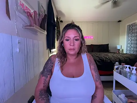 bossyroxy84 online show from September 27, 2025, 6:13 pm
