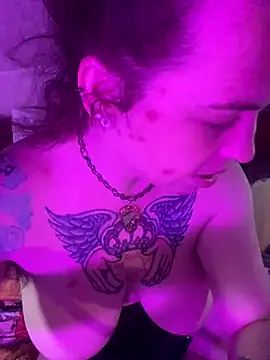 favoritestepsis online show from October 6, 2025, 8:50 pm