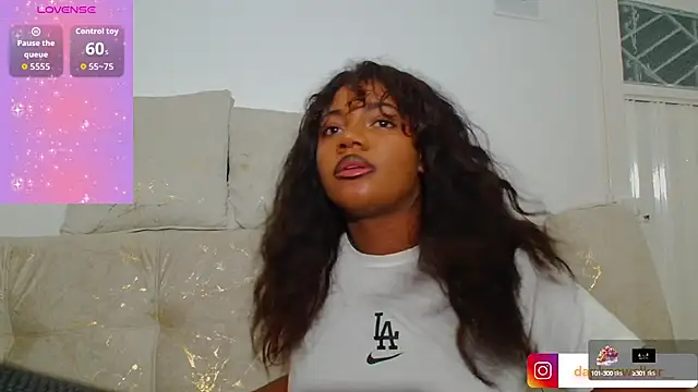 Snapshot of Daphnewalker__ chatting on October 1, 2025, 3:01 am Daphnewalker   online show from October 1, 2025, 3:01 am