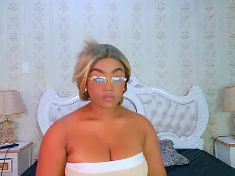 TianahGlow online show from October 11, 2025, 9:02 pm