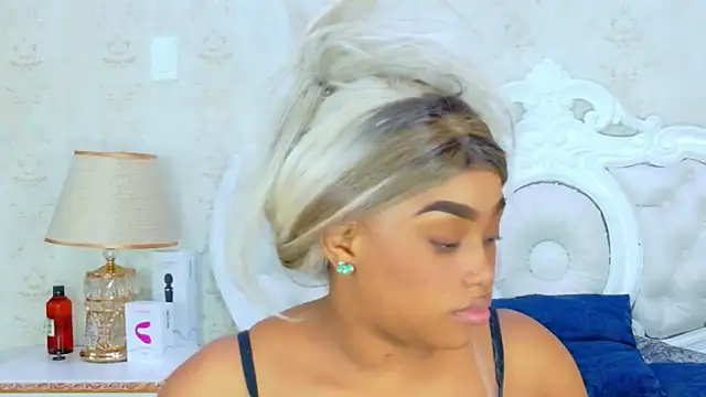 TianahGlow online show from December 4, 2025, 9:23 pm