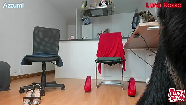 LunaRossaCam online show from May 19, 2026, 7:31 pm