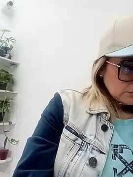 CandieGilson   online show from November 13, 2025, 11:09 am