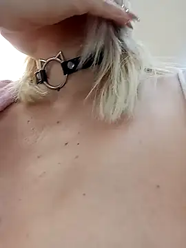 CandieGilson   online show from December 3, 2025, 1:20 pm