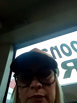 CandieGilson   online show from December 19, 2025, 11:17 am