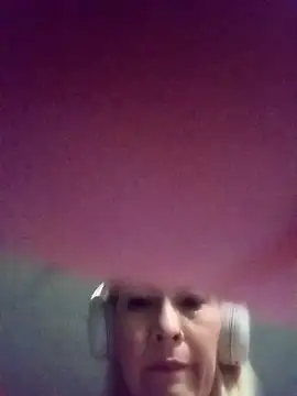 CandieGilson   online show from April 9, 2026, 10:20 am