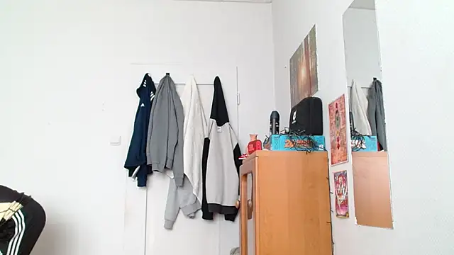 OskarBreno online show from May 13, 2026, 4:26 pm