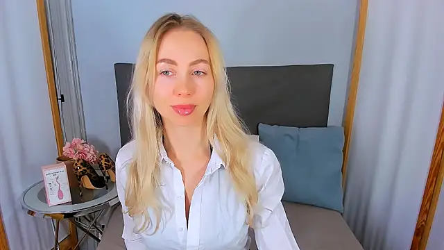 MargaritaRose online show from March 15, 2026, 6:30 am