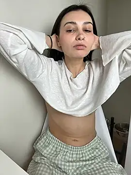 Snapshot of lunalovelee chatting on November 17, 2025, 2:12 pm lunalovelee online show from November 17, 2025, 2:12 pm