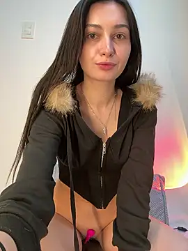 Snapshot of lunalovelee chatting on December 14, 2025, 2:00 pm lunalovelee online show from December 14, 2025, 2:00 pm