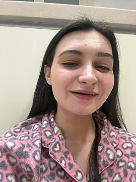 Snapshot of lunalovelee chatting on January 13, 2026, 3:28 pm lunalovelee online show from January 13, 2026, 3:28 pm