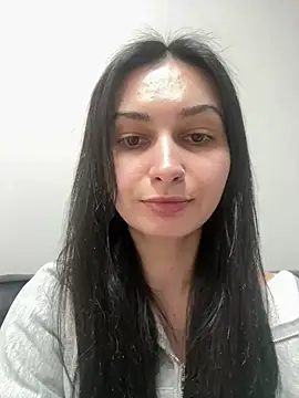 lunalovelee online show from February 19, 2026, 11:17 am