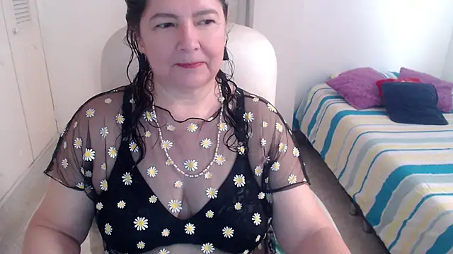 leonela 69 online show from May 12, 2026, 4:48 pm