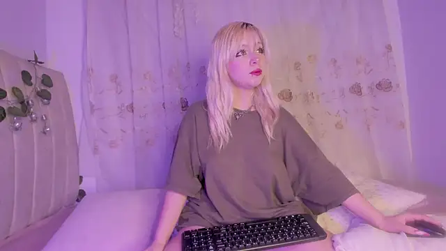 purplelilith3 online show from September 28, 2025, 10:20 am