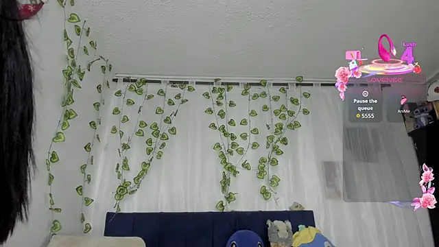 EmiliaRose  online show from June 17, 2026, 1:19 am