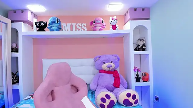 miss   megan online show from September 15, 2025, 2:33 am