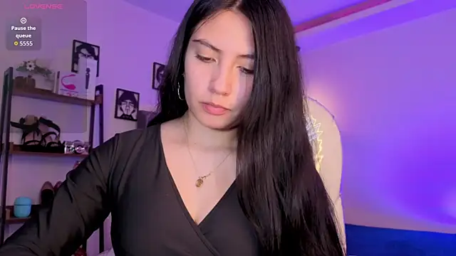 Miller Vanessa  online show from November 5, 2025, 8:42 pm