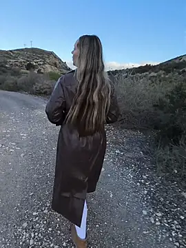 Snapshot of Mona_Plus chatting on November 8, 2025, 7:41 am Mona Plus online show from November 8, 2025, 7:41 am