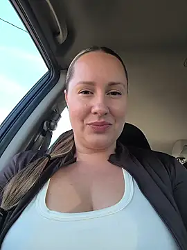 Snapshot of Mona_Plus chatting on November 9, 2025, 8:01 am Mona Plus online show from November 9, 2025, 8:01 am